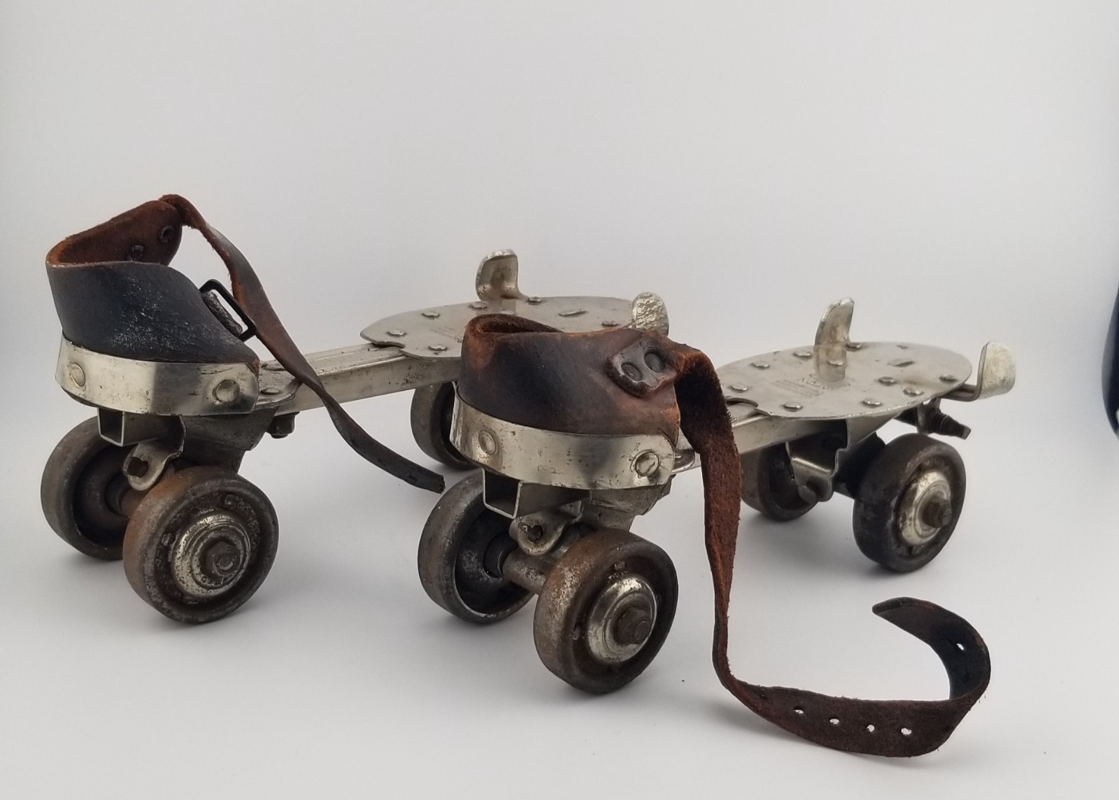 RARE 1920’S ADJUSTABLE PEXTO No 20 ROLLER SKATES WITH SUPER RARE PEXTO SKATE KEY