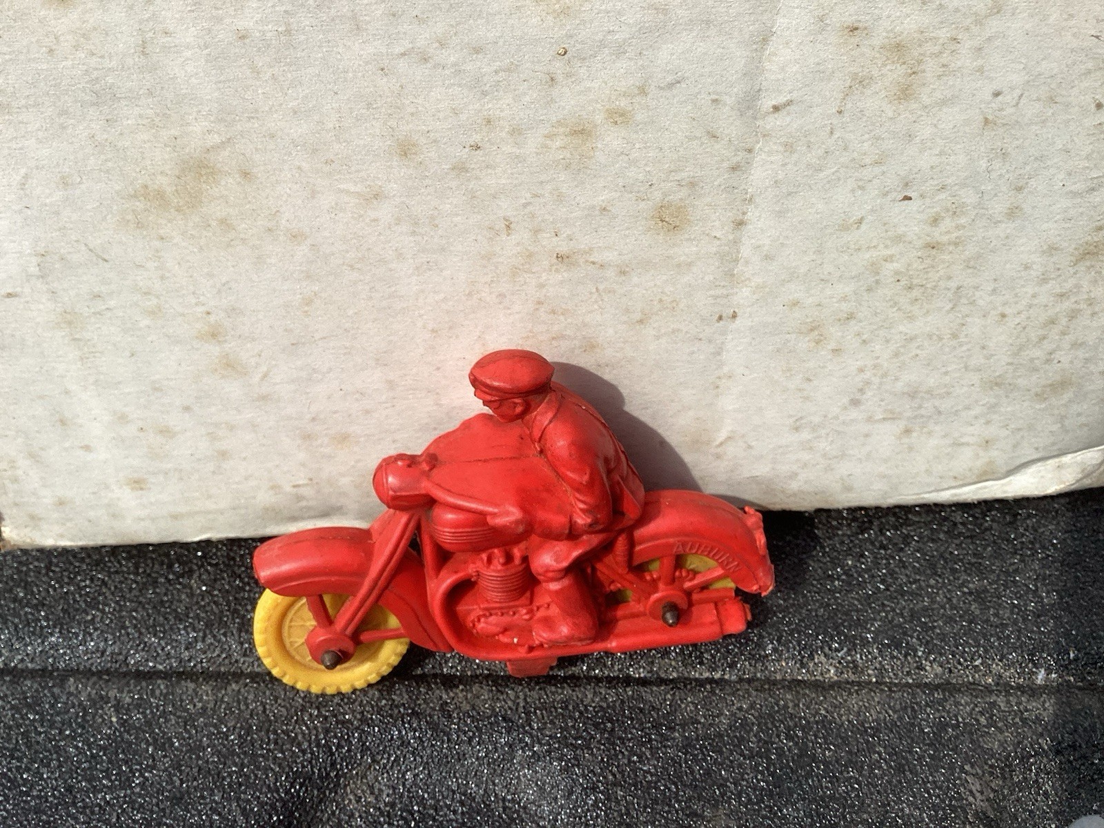 VINTAGE AUBURN RUBBER SMALL 4 INCH MOTORCYCLE POLICEMAN RED