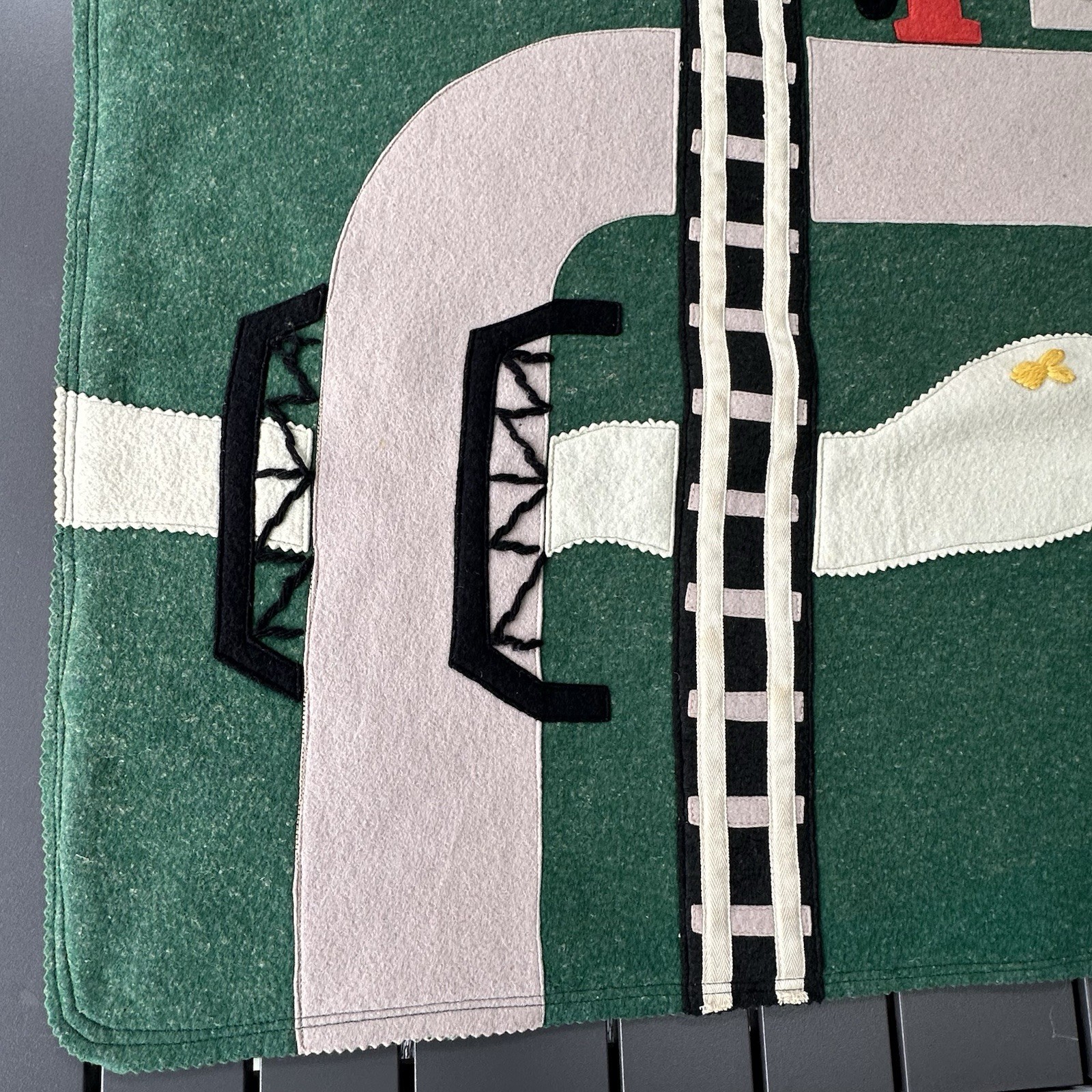 1951 Felt Play Rug Mat Ladies Home Journal Sewn Kit Green Road BarnAirport 51 in