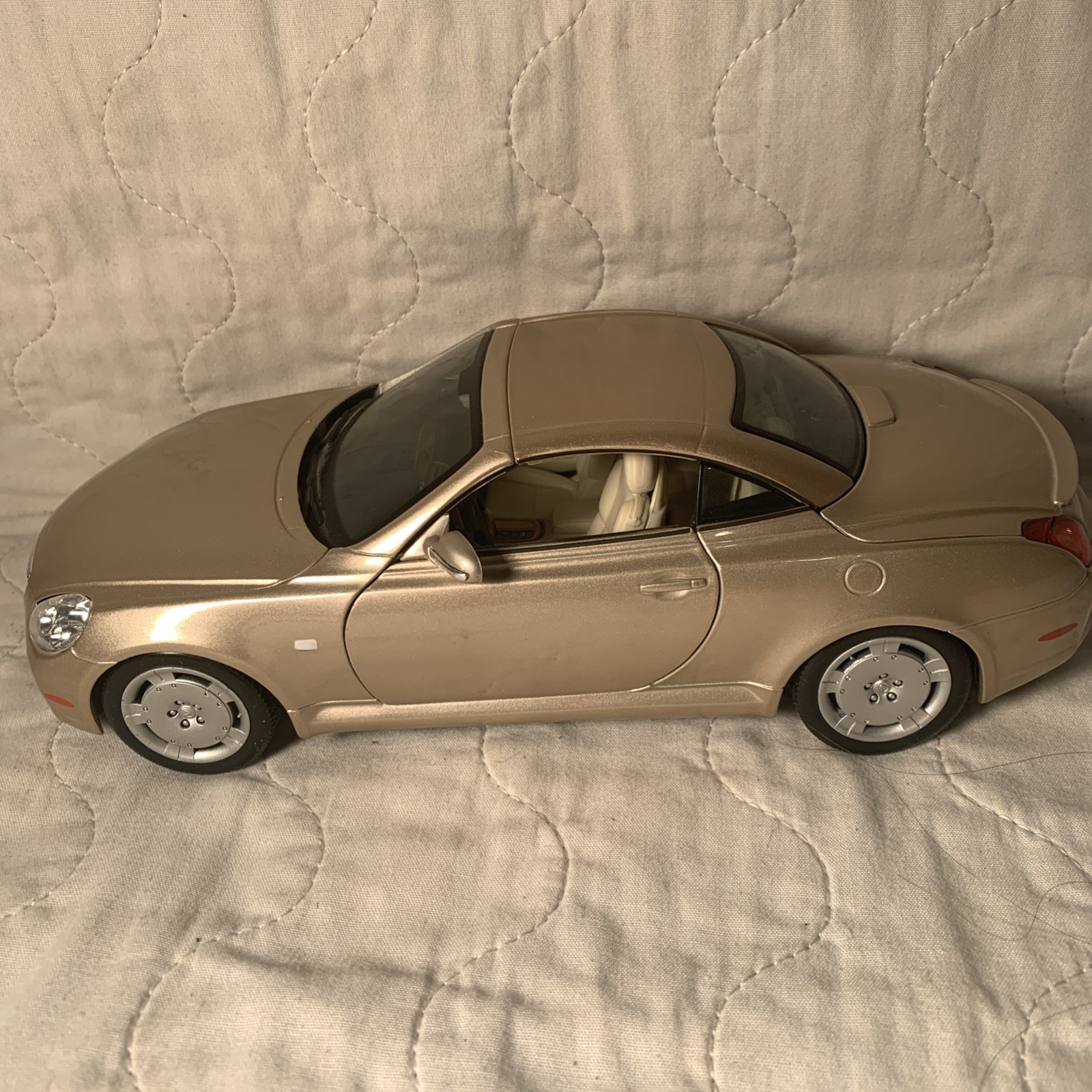 Lexus SC430 1/18 Scale Toy Replica Item#1634