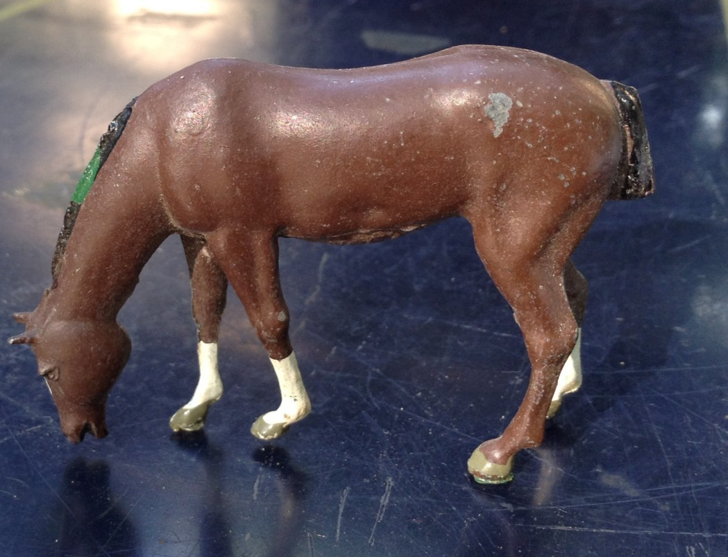 Britains Metal Grazing Horse Bay Brown Lead Figurine England -see pics