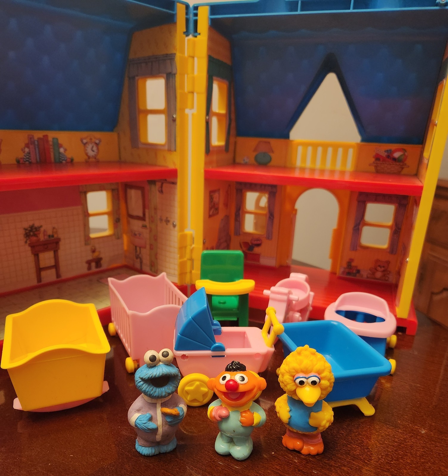 Jim Henson Illco Sesame Street Vintage Portable Doll House & Accessories