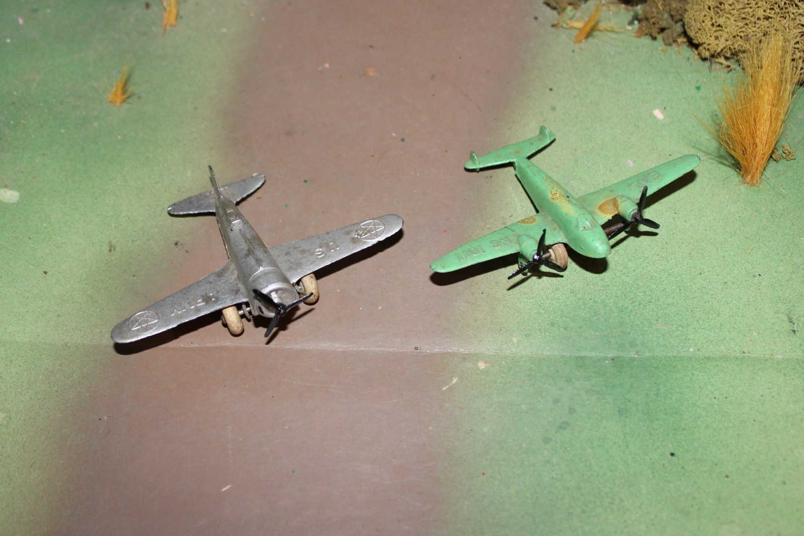 COOL LOT OF 2 SLUSH LEAD TOY US ARMY PLANES BY BARCLAY-1940’S