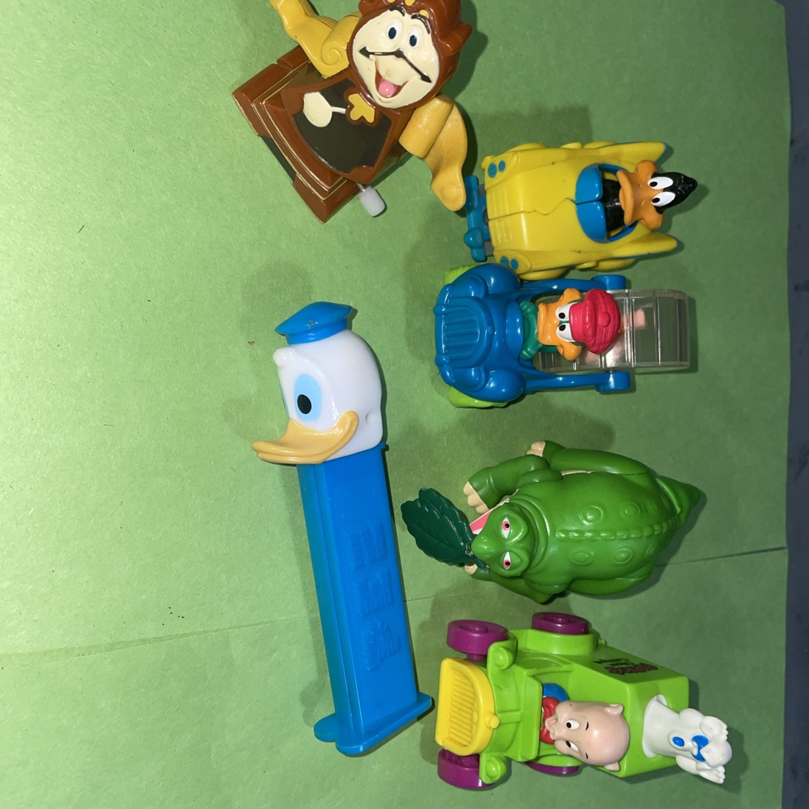 D100 vintage toy lot Disney Looney Tunes Beauty Beast Pez Duck Pig Clock Dino