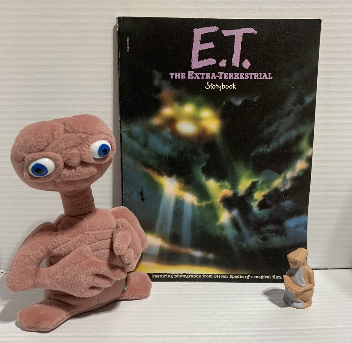Vintage Lot of E.T. The Extra Terrestrial Toy Figurines, Plush And Book.