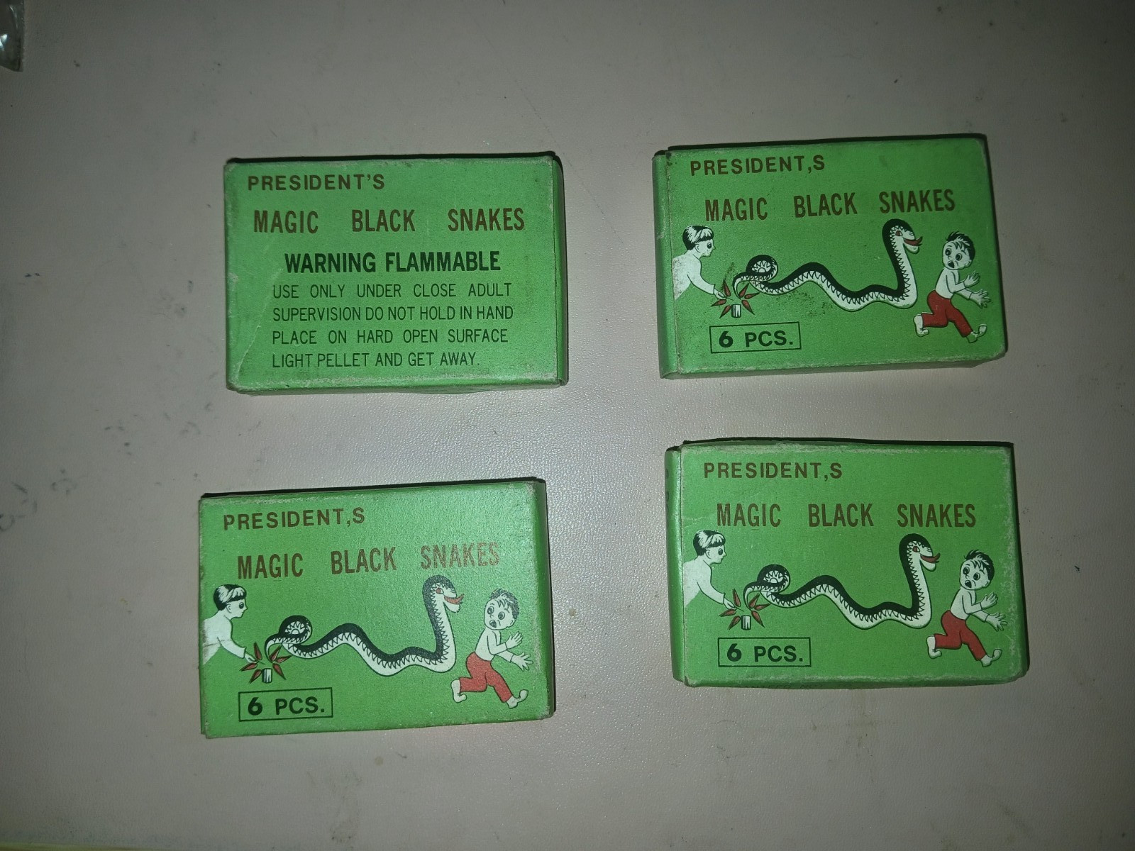 Very rare green 1950s-1960s small 6 piece presidents Magic black snakes box