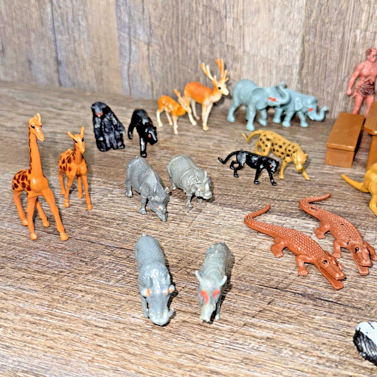 Vtg Noahs Ark Lot ( 44 pieces) Animals (20 sets + 5), Noah, Wife, Table, & Bench