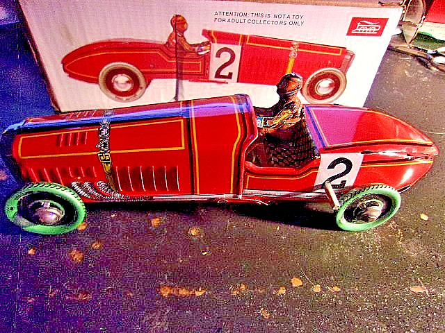 VINTAGE JAYA PRESSED TIN WINDUP RACING CAR WITH ORIGINAL BOX + KEY