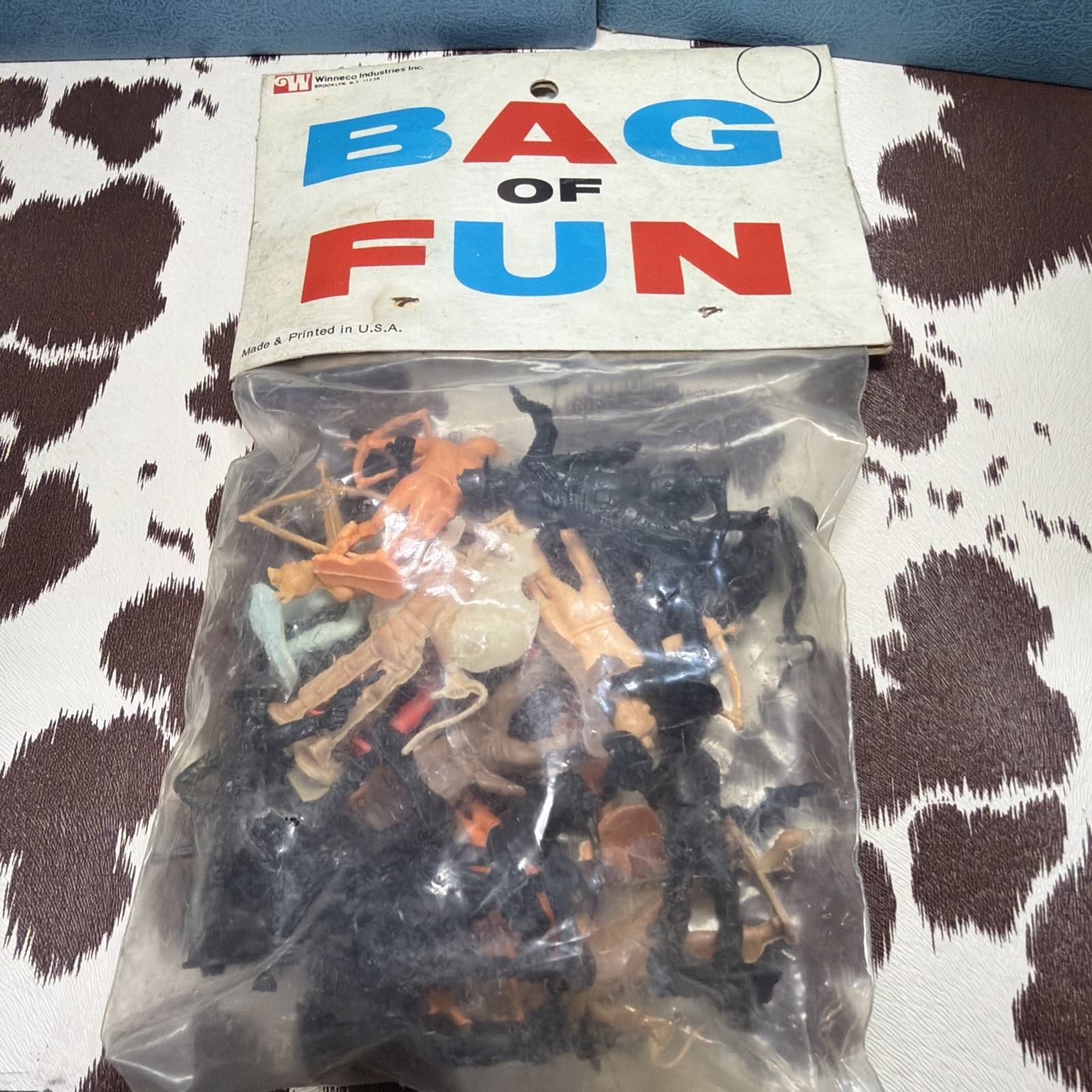 Vintage Winneco Bag Of Fun Cowboys Indians Playset Toy Figures USA Rare (B2)