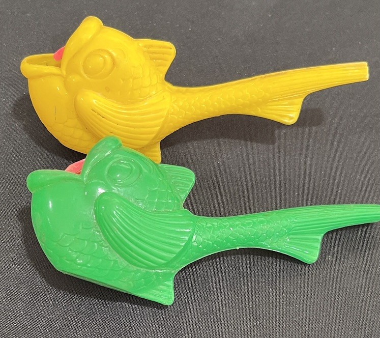 2 Vtg Plastic FISH Water Whistles ? MCM Toys Green & Yellow Pat Pend **READ**