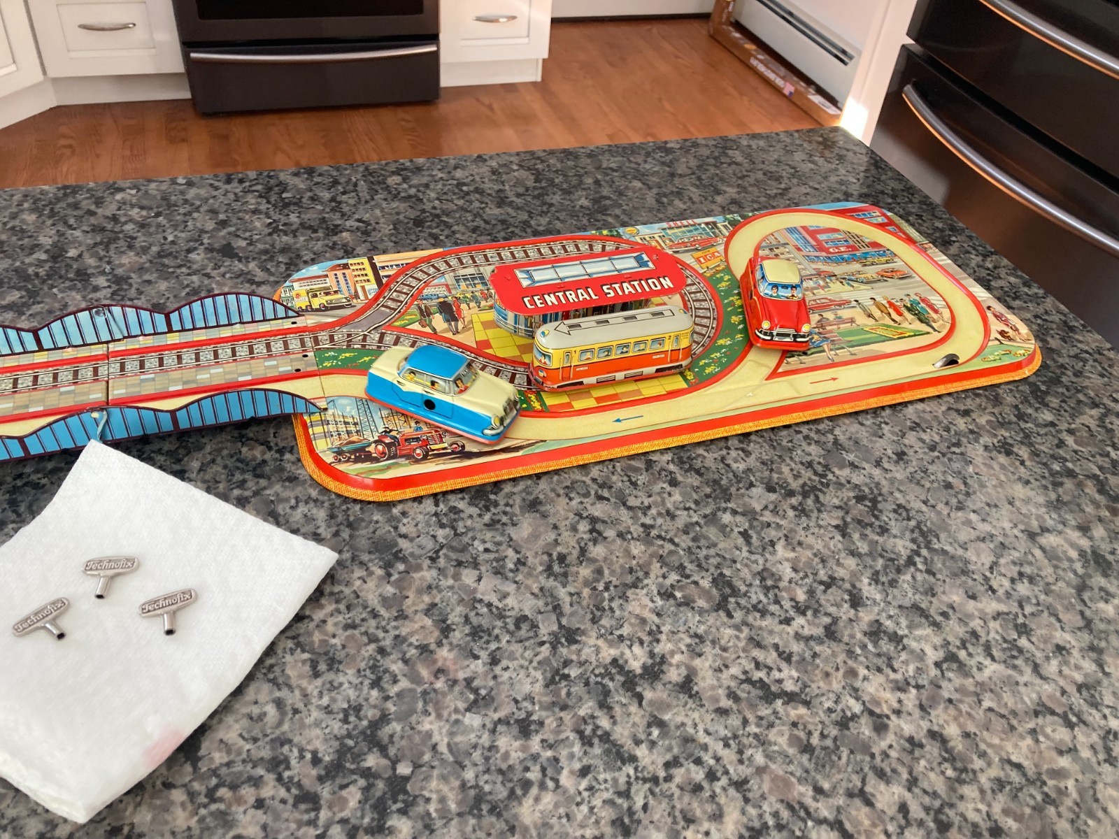 VINTAGE TIN CLOCKWORK 1961 TECHNOFIX NR. 301 COUNTRY TOUR. FULLY WORKING C~VIDEO