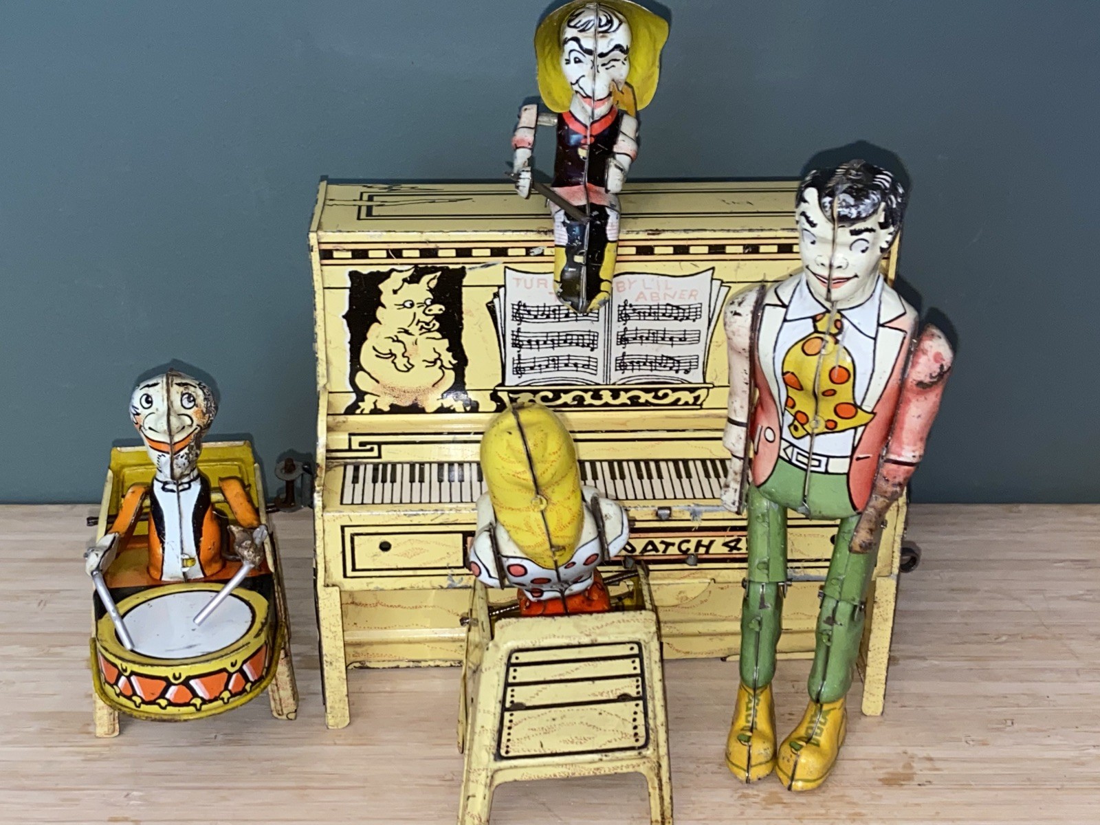 Antique Li’l Abner Dogpatch Band Tin Wind-Up Toy Unique Art Works,1945, Complete