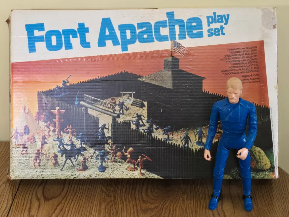 Vtg 1978 Marx 54mm Fort Apache playset 4202 plastic fort & General Custer Figure
