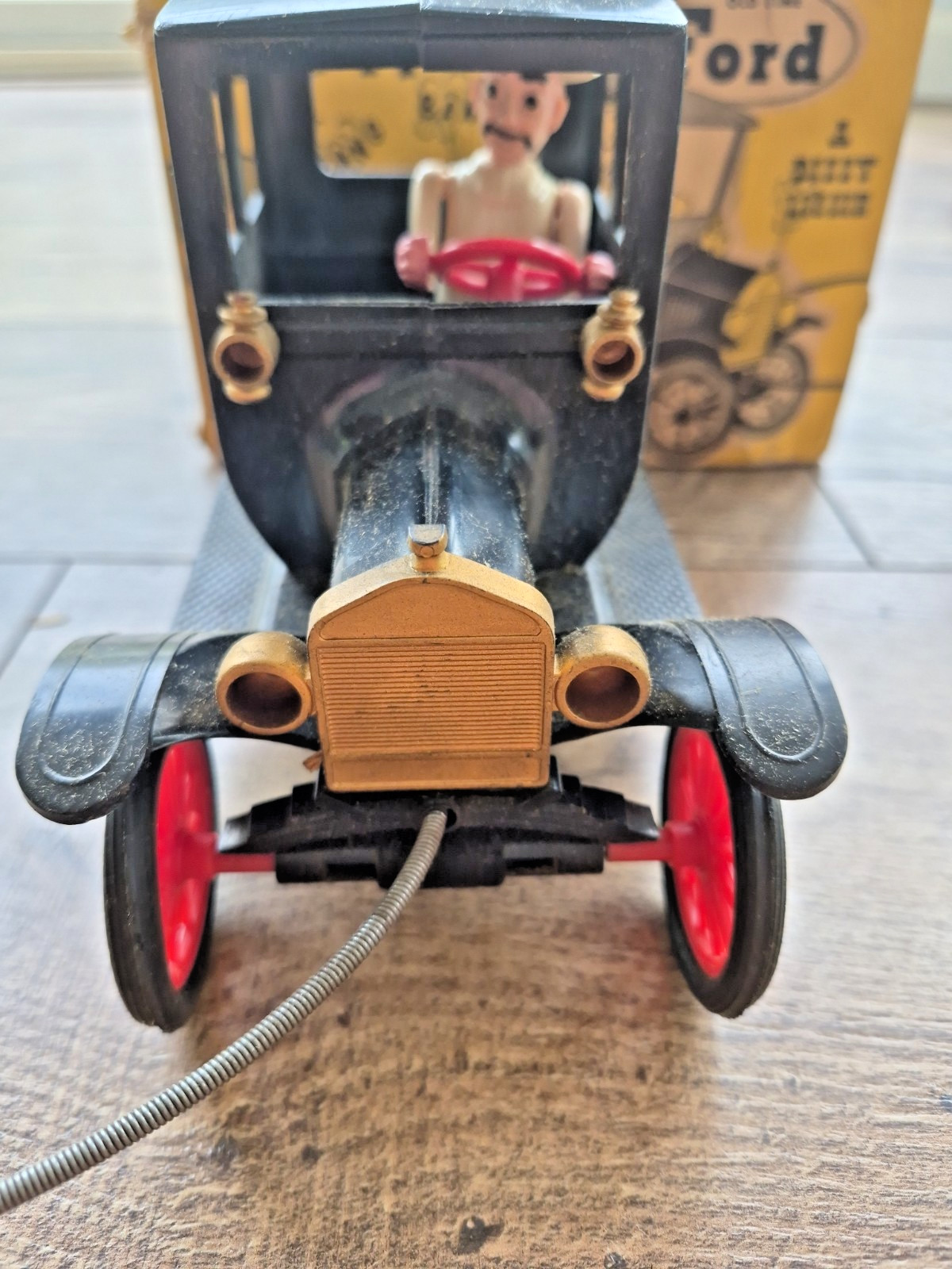 Revell Back – Firing Old Time Ford Cap Firing Model T W/ Box, Instructions