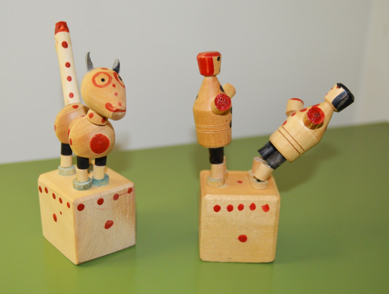 Vintage Wakouwa Czech Wood Push Toys 90s – animal and boxers