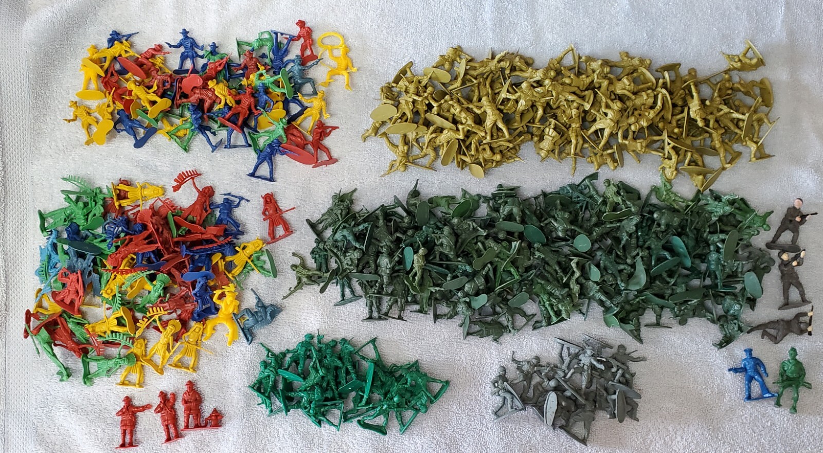 Vintage Plastic Army Men, Cowboys & Indians, 350+