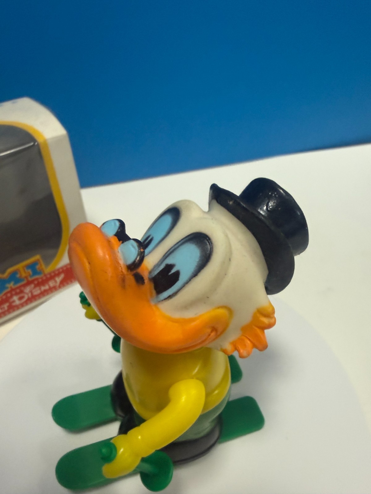MINT Uncle Scrooge Mcduck Skiing Wind Up Toy 4 inch Tall Made In Spain WORKS