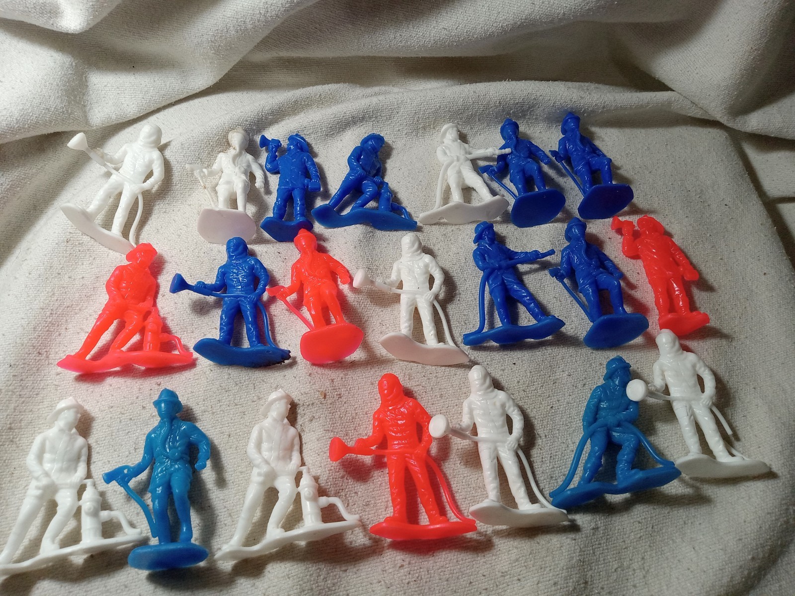 21 Vintage 2 1/2-inch Tall Plastic Firemen Red White Blue