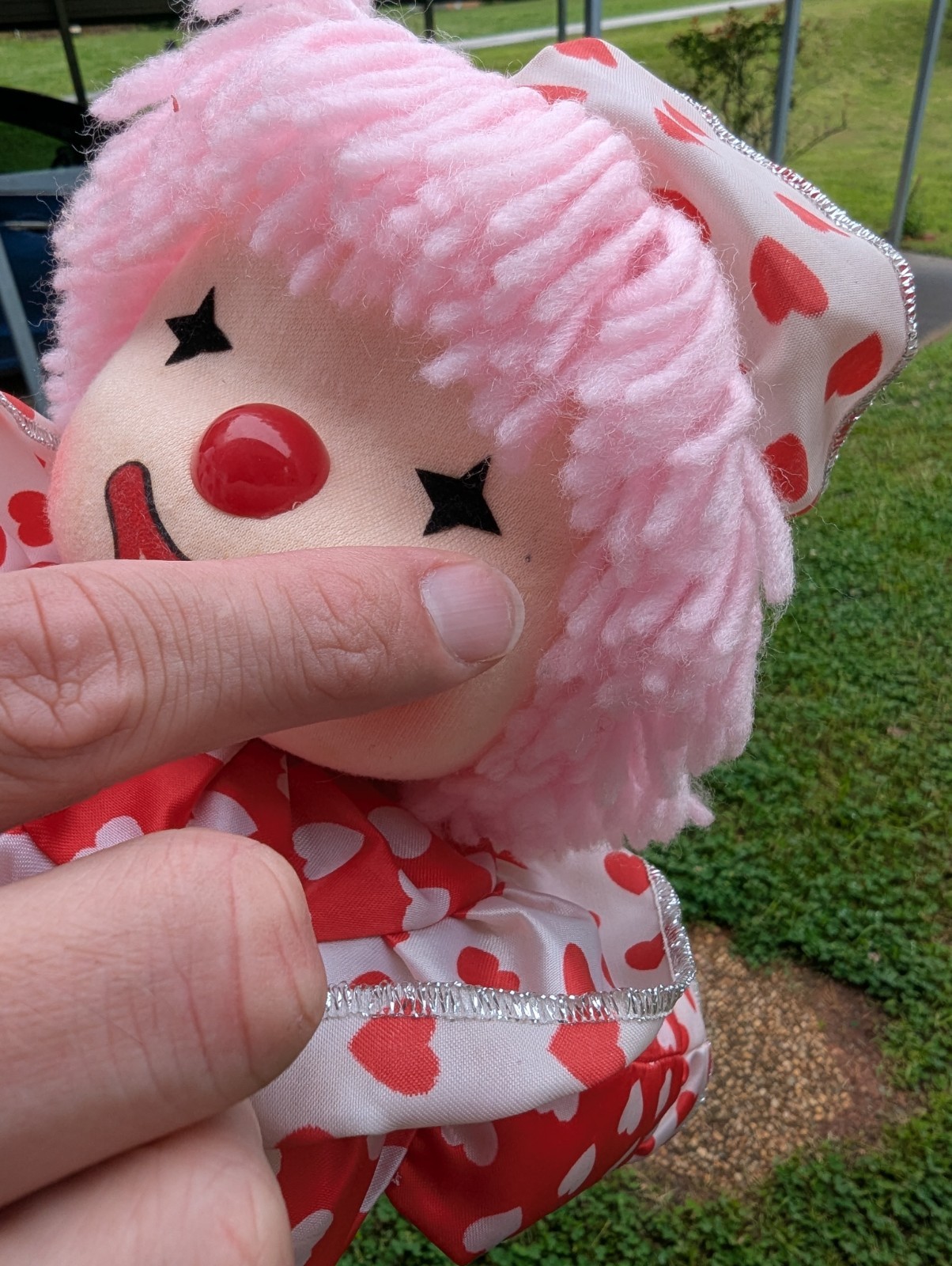 1986 Poter Musical Wind Up Clown Doll Moving Head Red White Hearts Xmas Music 9″