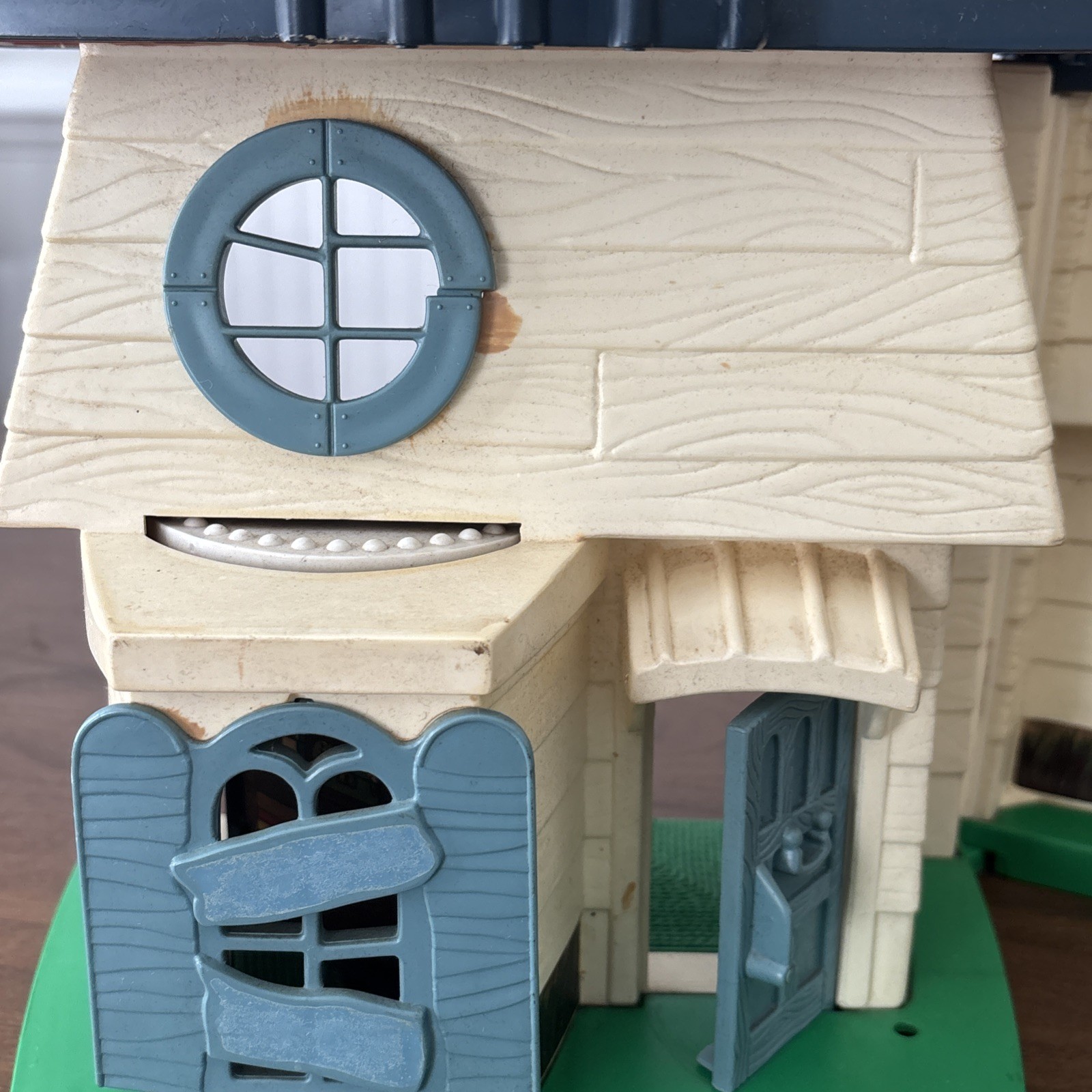 Vintage 1976 Hasbro Weebles Haunted House