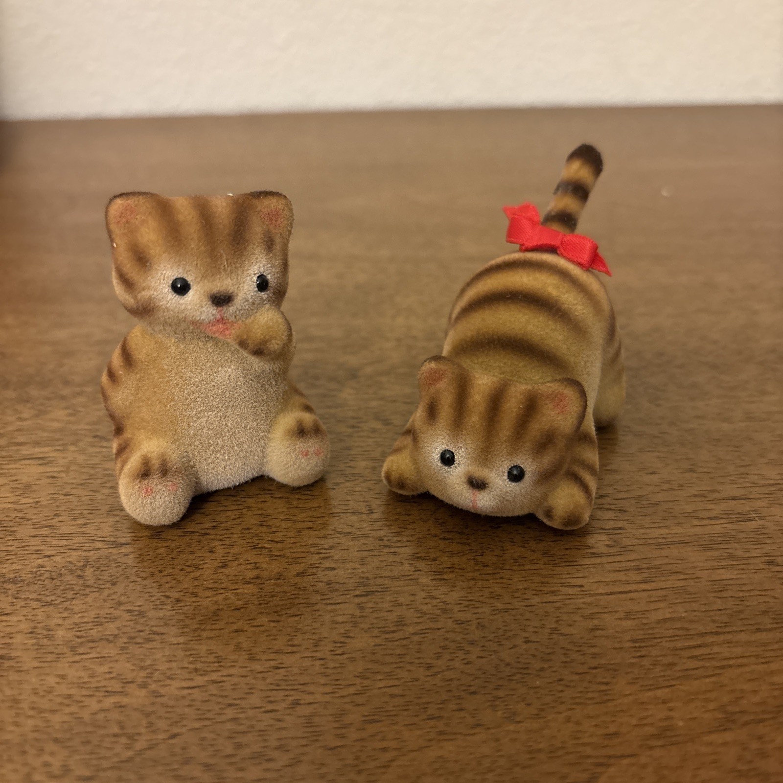 Vintage New Tabby Cat Kitties 2.5″ Flocked Japan – Set Of 2 – Red Bows