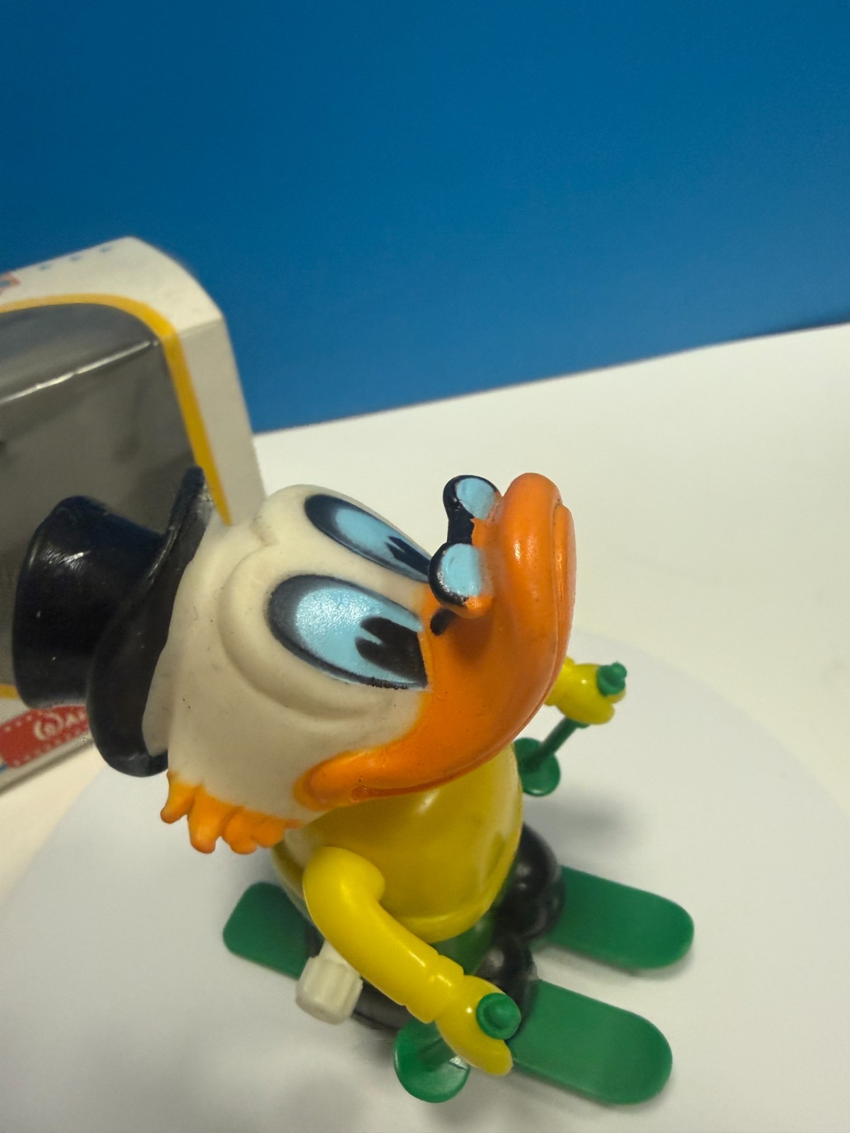 MINT Uncle Scrooge Mcduck Skiing Wind Up Toy 4 inch Tall Made In Spain WORKS