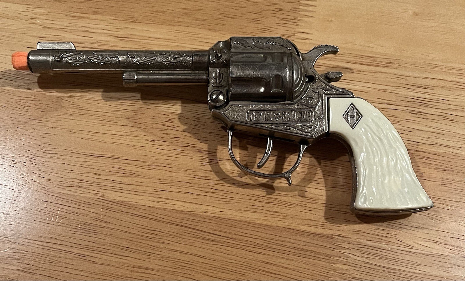 Leslie Henry Texas Ranger Cap Gun flip down Cowboy Western