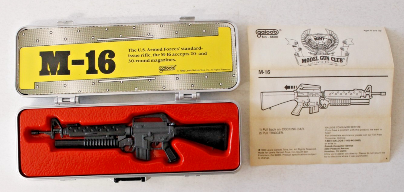 SAN FRANCISCO MINT MODEL GUN CLUB M-16 GALOOB 1989 6 1/2″ TOY GUN