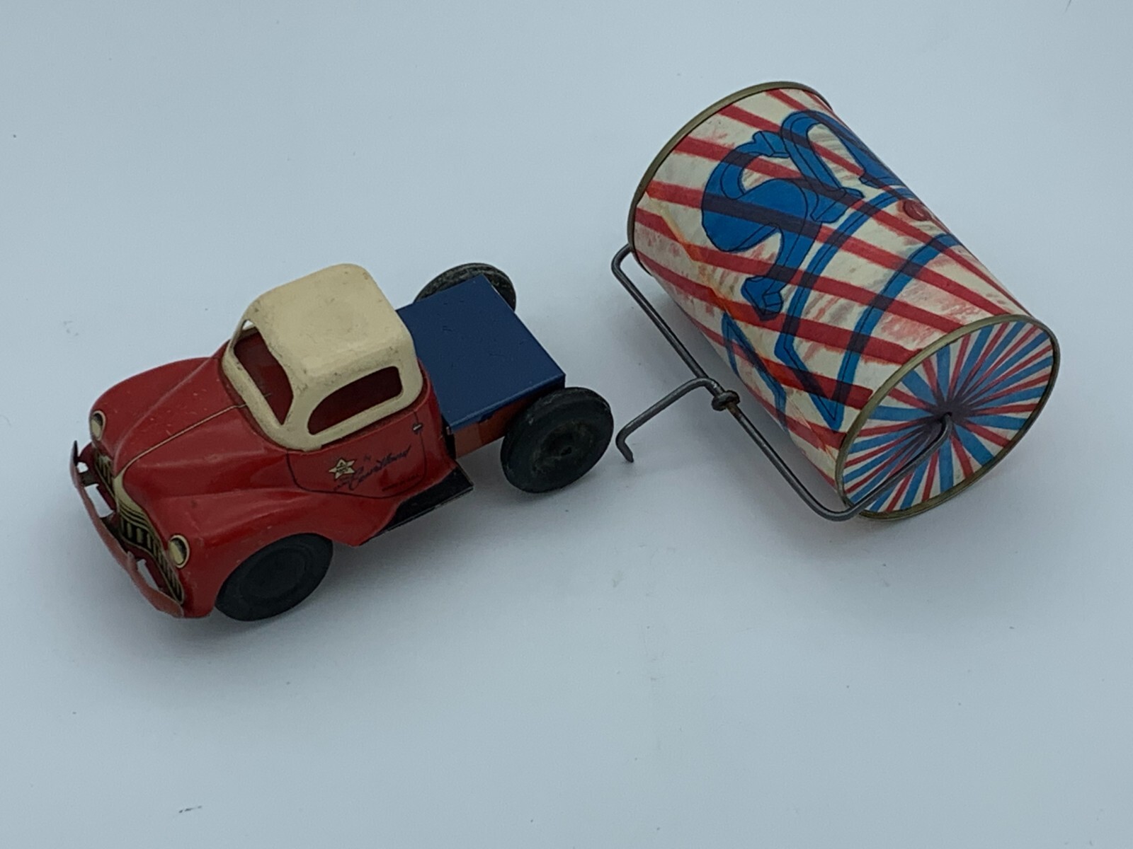 1940S WALT REACH TOYS COURTLAND TIN MECHANICAL CIRCUS TRUCK – WIND UP – RARE