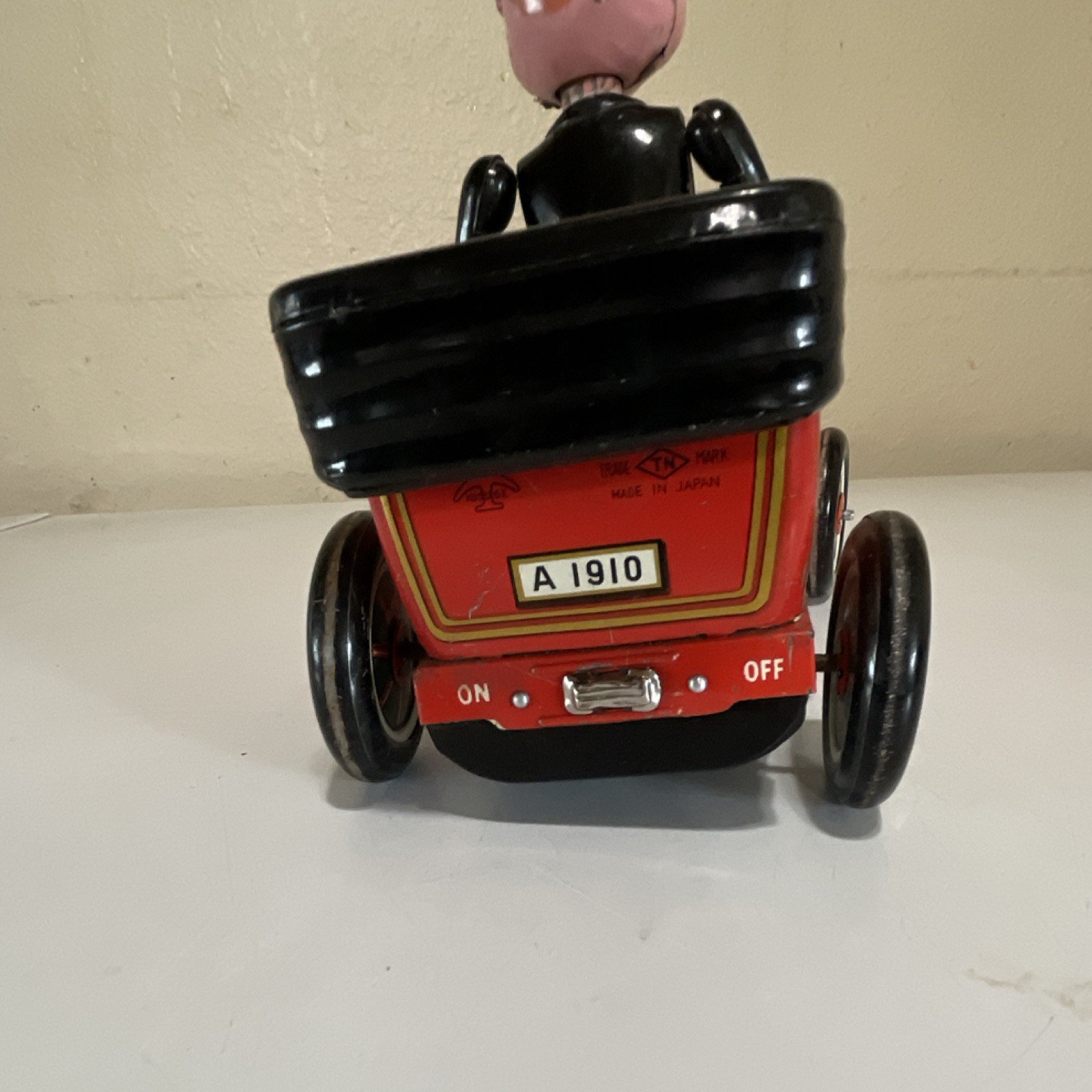 Vintage T.N Nomura Japan Tin Toy Car Golden Jubilee A1910 Battery Operated Shake