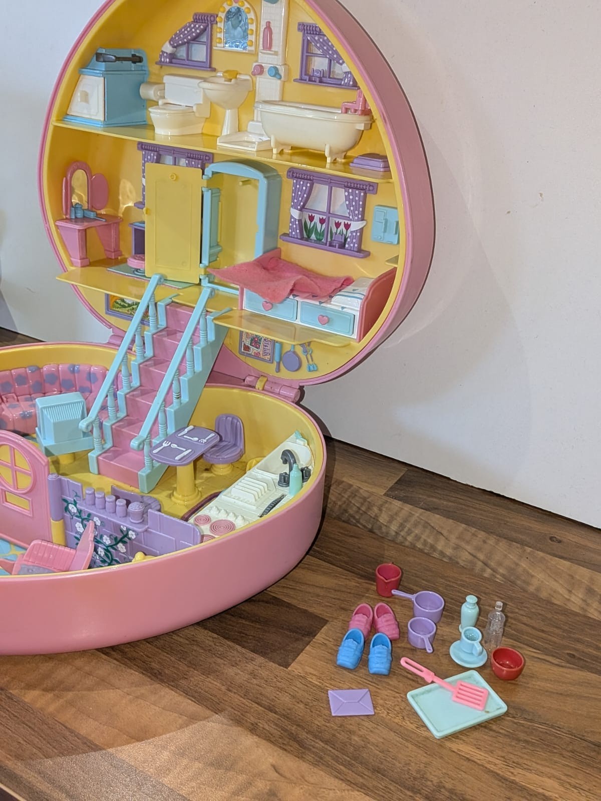 Vintage 1992 Lucy Locket Carry ‘N Play Dream Home – Home & Accessories (No Doll)