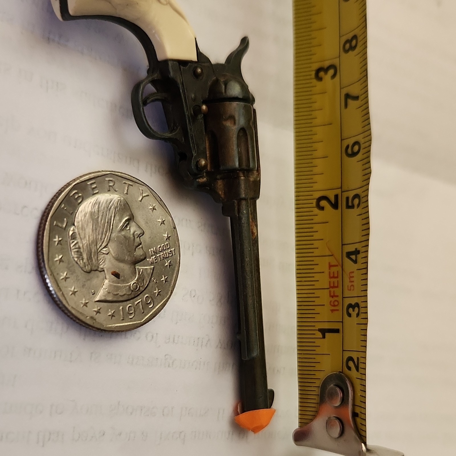 Vintage Kilgore Diecast Gun Revolver Pistol w/ Ivory Color With Orange Plug