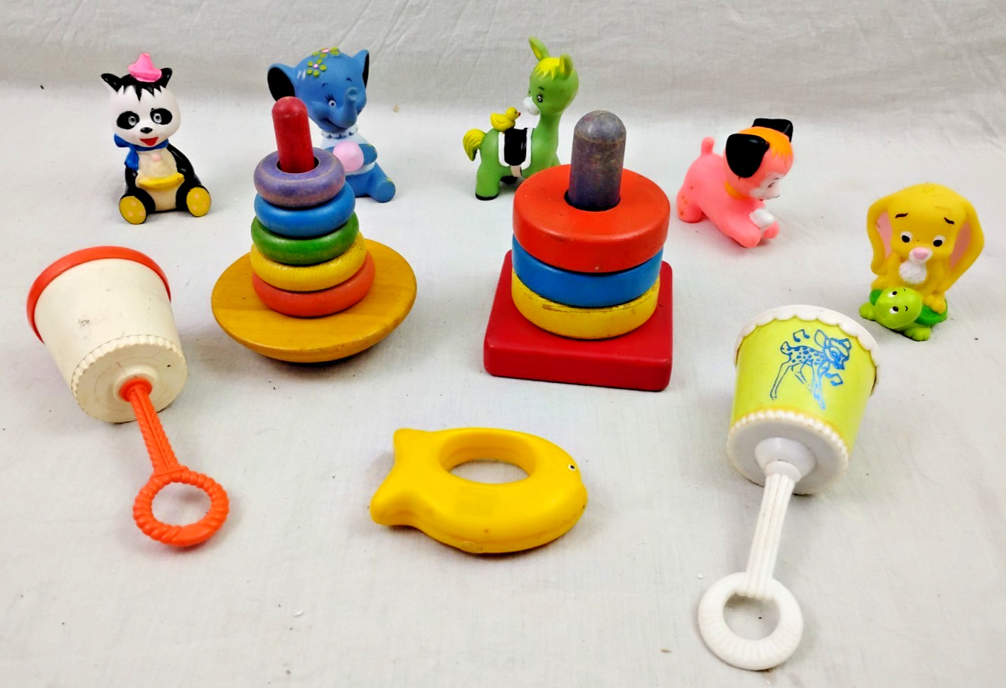 VTG LOT 3 RATTLES & 2 STACKING RUBBER ANIMAL TOYS VINTAGE UNIQUE