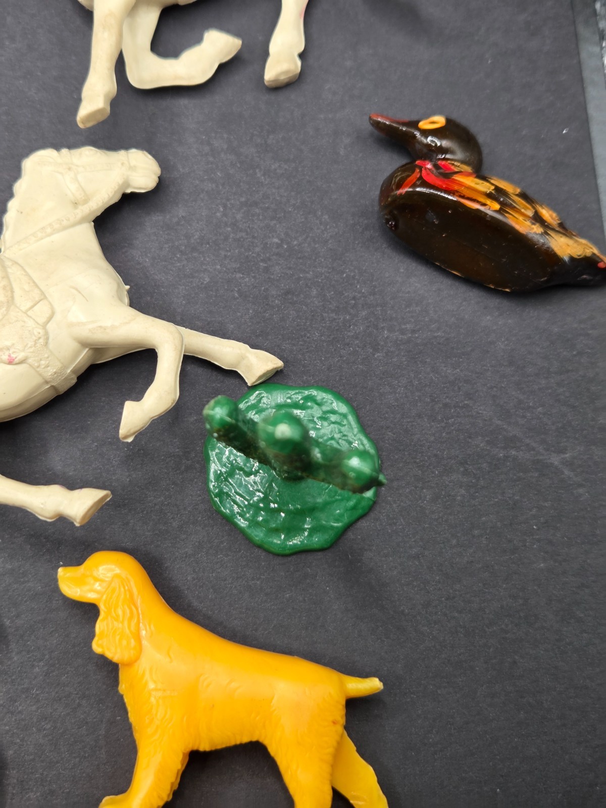 Vintage 1950s-1960s toy figures Marx cowboys , renwal clock lot