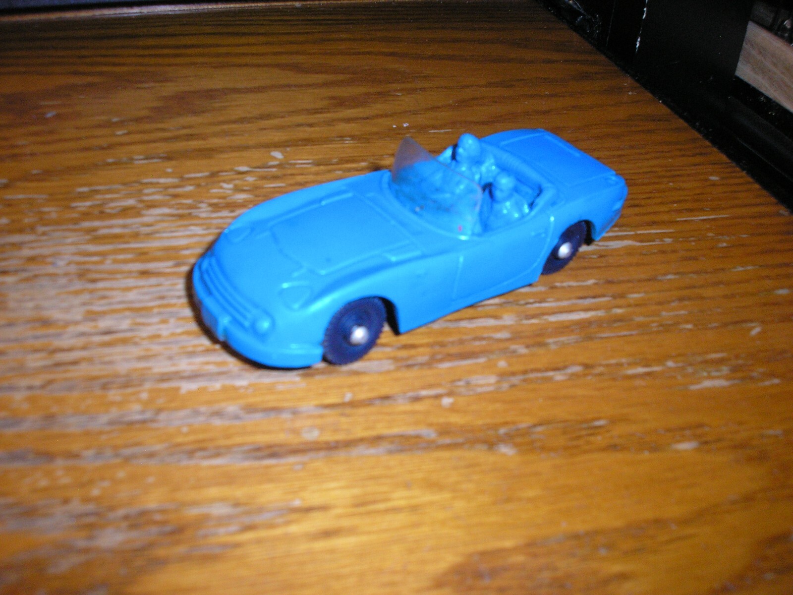 VINTAGE Tomte Laerdal 4″ RUBBER Toy TOYOTA GT 2000 CABRIOLET Blue Free SHIP