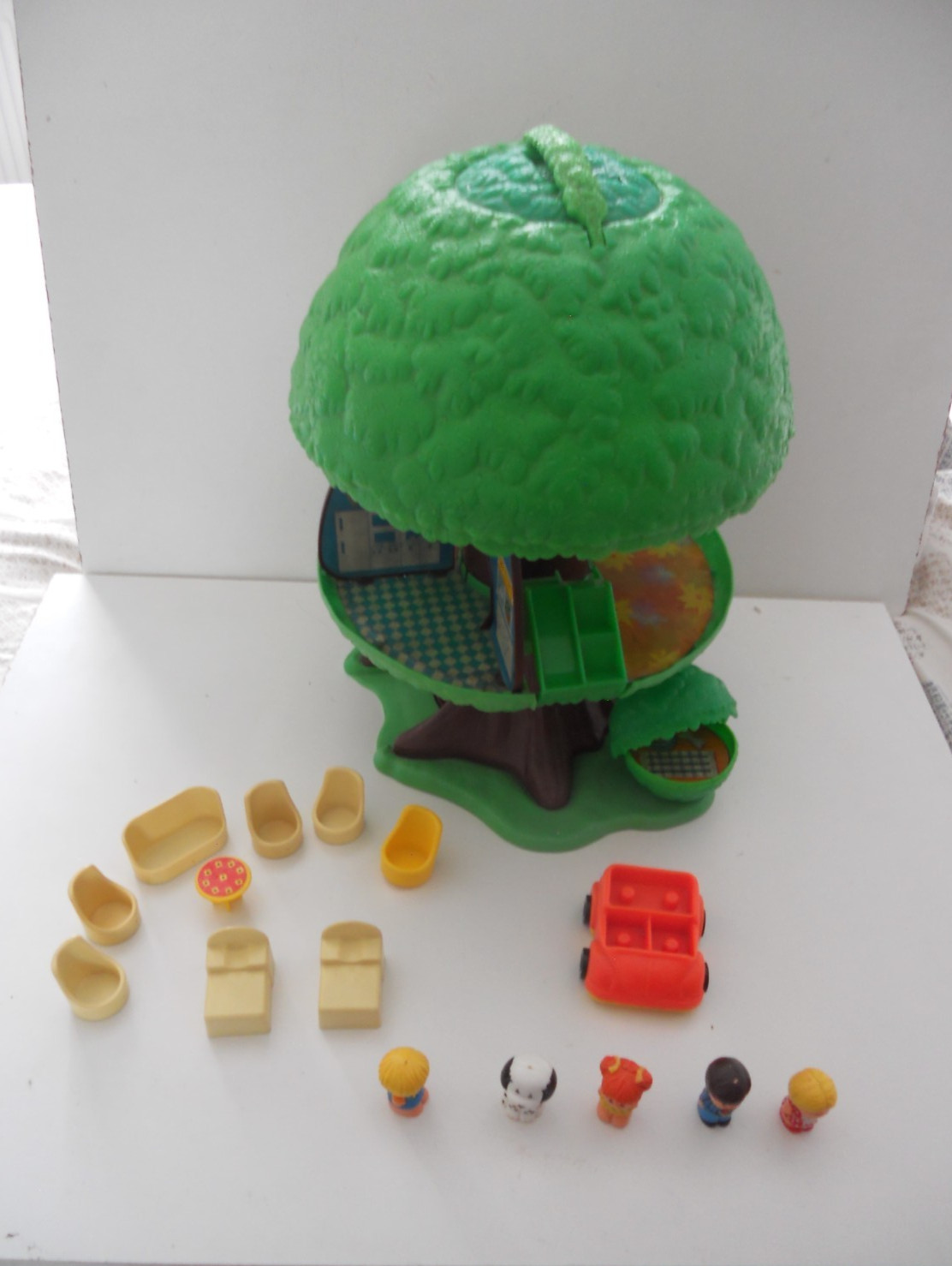 Kenner Family Tree House Tots Vintage Playset, accessories, figures, car 1970’s