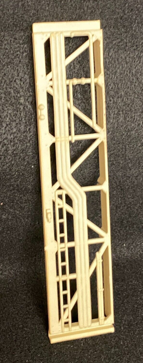 LAUNCH TOWER GANTRY RIGHT SIDE PIECE,MARX CAPE KENNEDY PLAY SET,ORIGINAL,IVORY