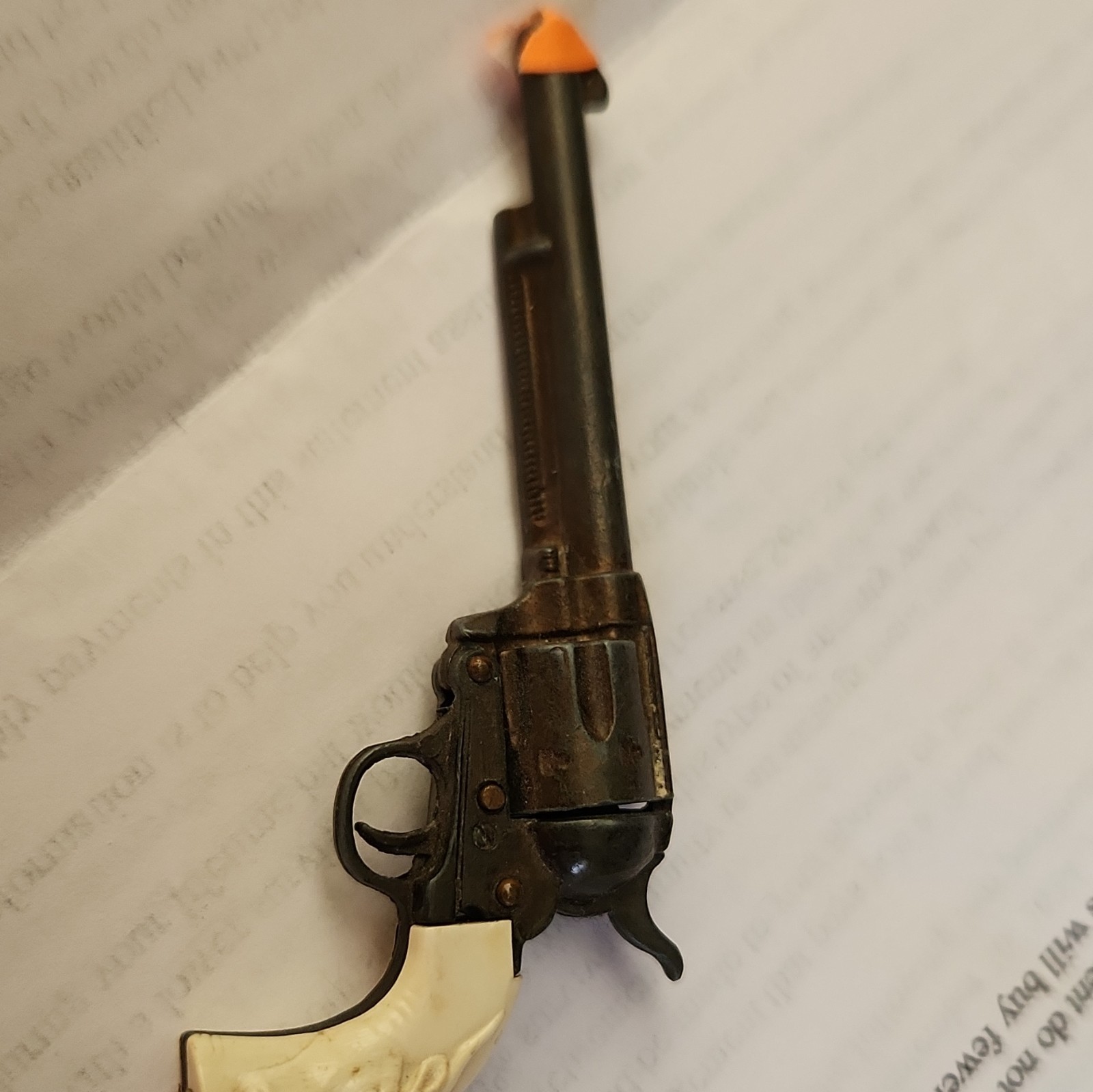 Vintage Kilgore Diecast Gun Revolver Pistol w/ Ivory Color With Orange Plug