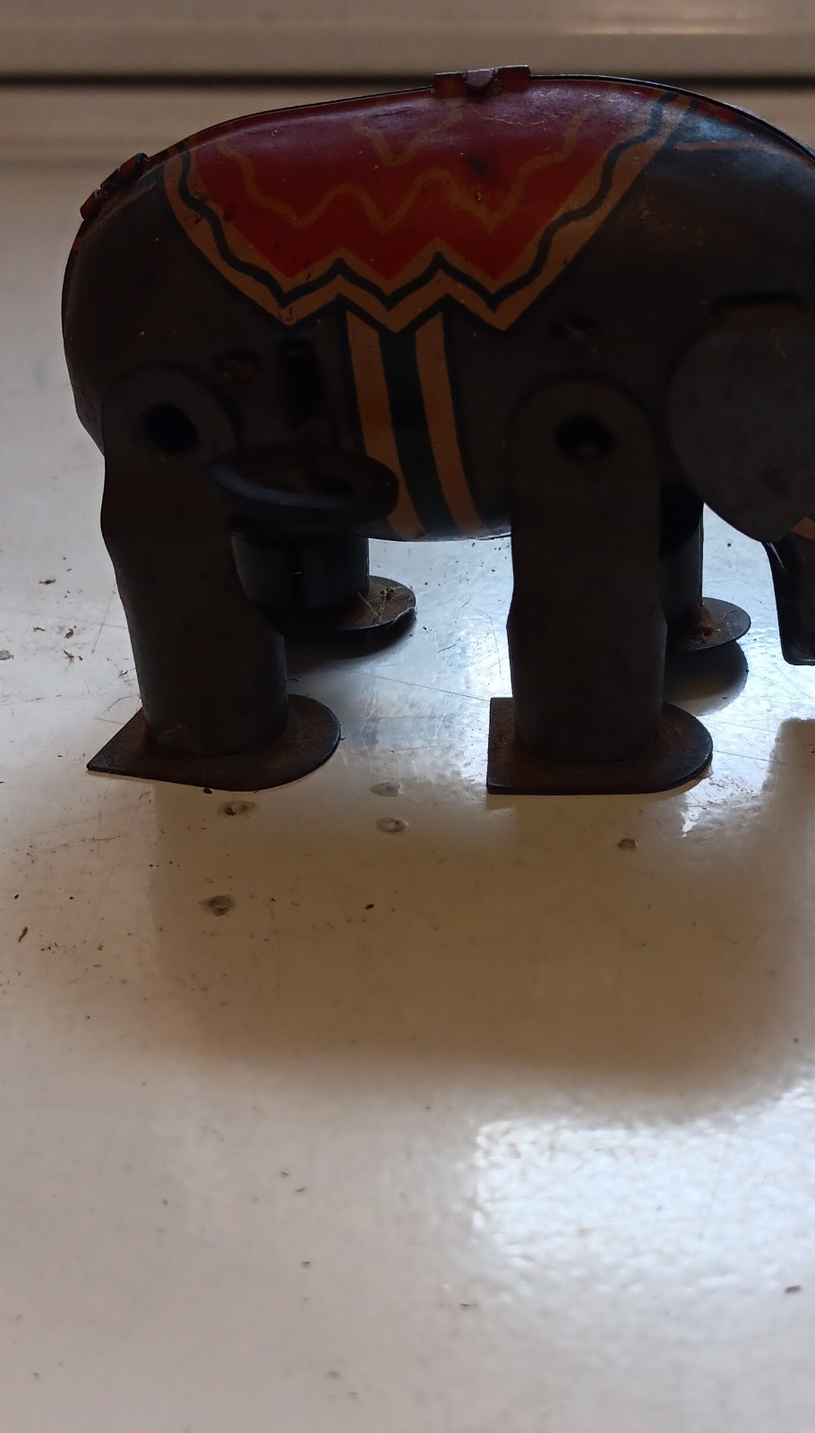 Vintage Tin Wind-up Elephant Toy with Painted Details for Ages 8-11 Years