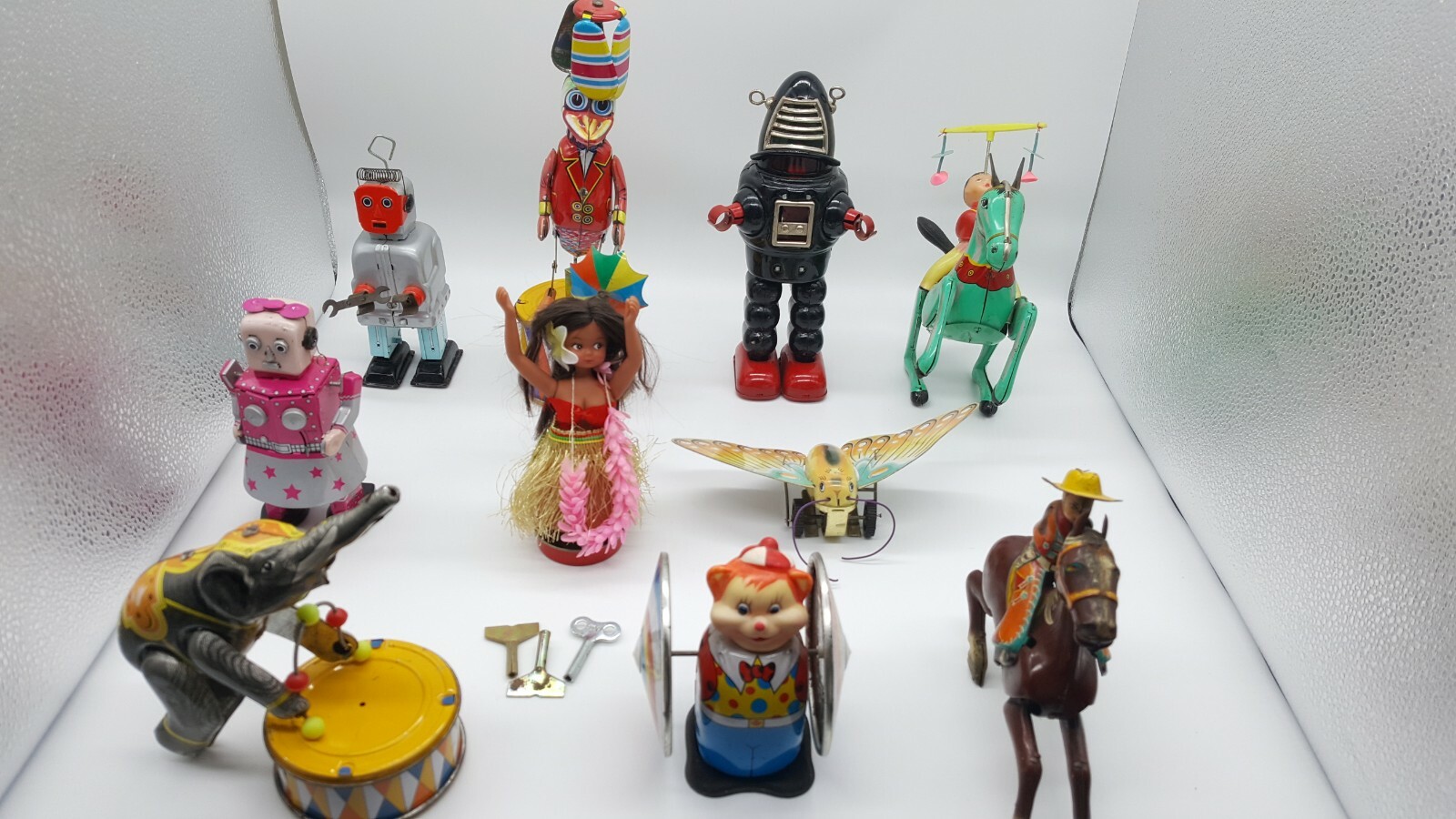 TIN Metal TOYS IRON MODELS KIDS/ADULTS HOME DECORATION LOT Collectors.