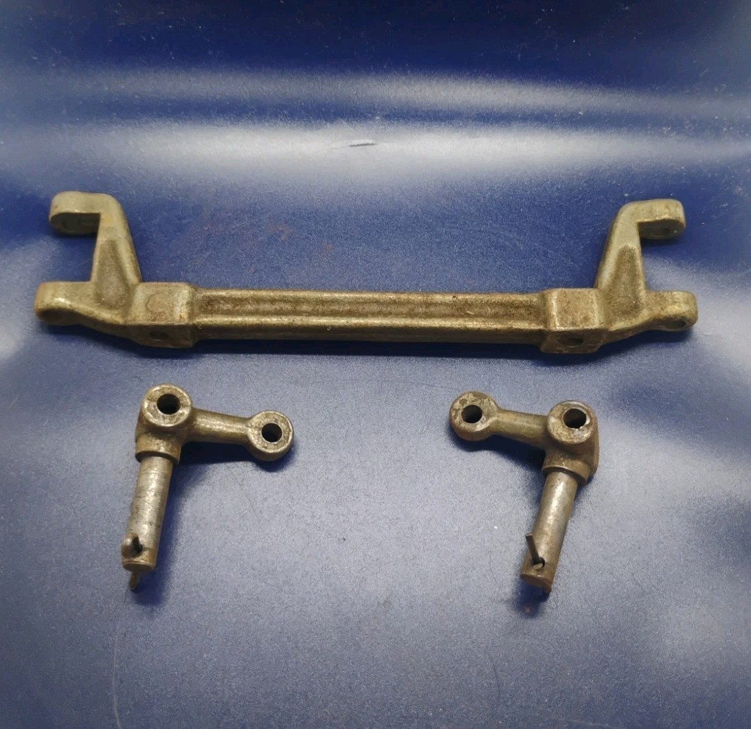 Gilbert Erector Set 1920’s Part DI and DH (2) Cast Front Axle and Knuckles