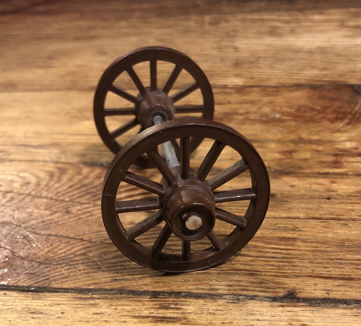 VINTAGE MARX BLUE & GRAY PLAYSET PAIR OF WHEELS FOR CAISSON WAGON WITH AXLE
