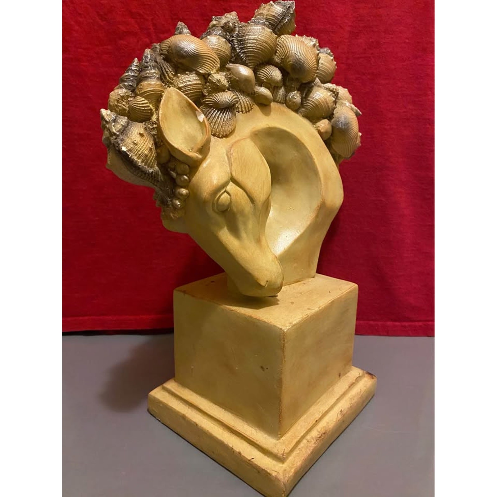 a decorative home accent piece.