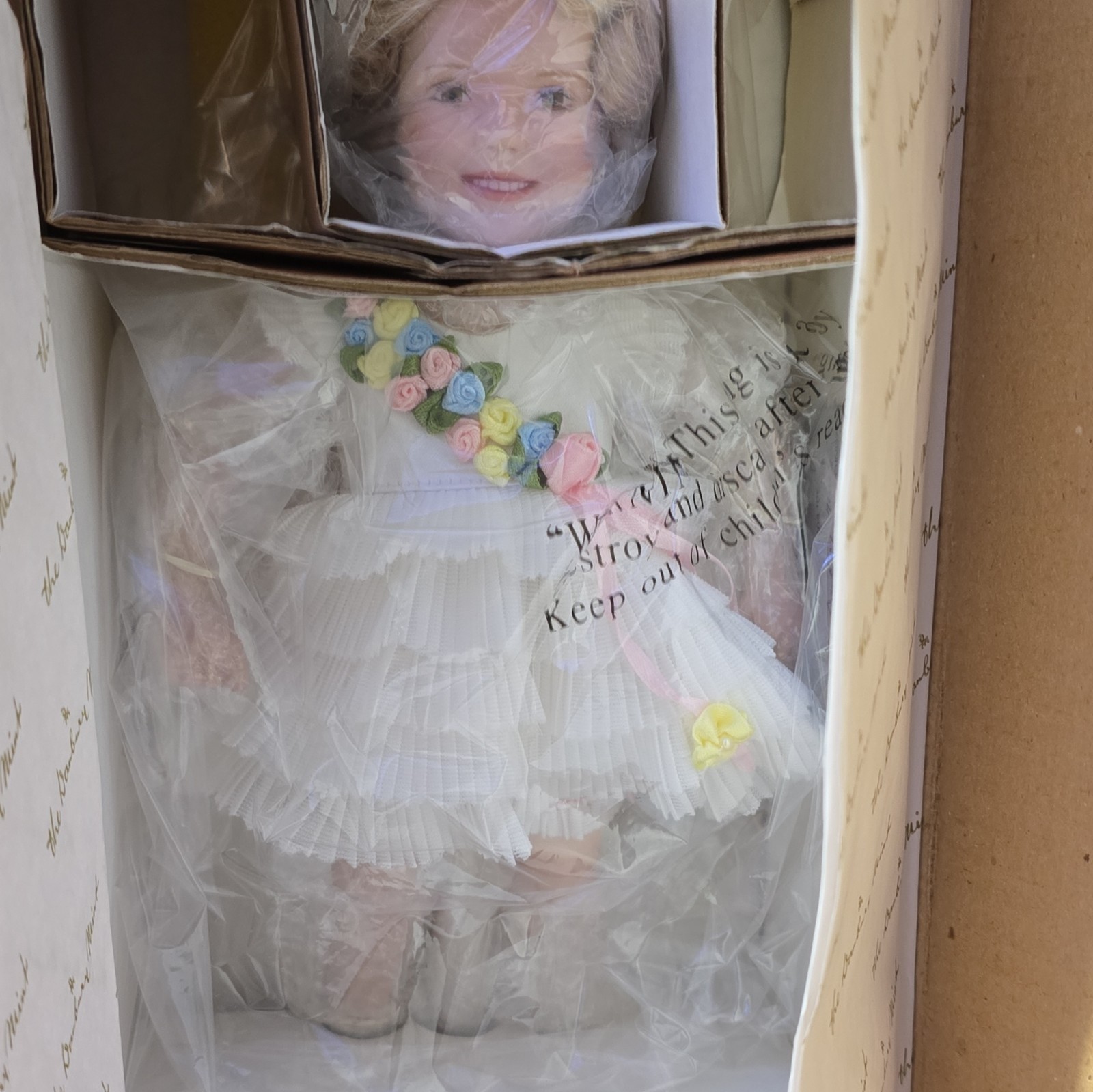 Danbury Mint Porcelain Shirley Temple Baby take a Bow Original Box