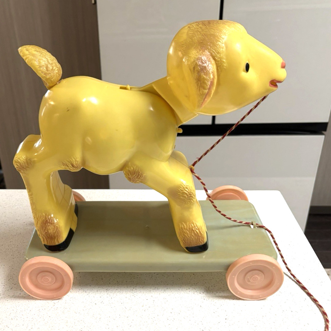 Vintage Knickerbocker Plastic Lamb Pull Toy Yellow Bobbing Head & Tail GUC 13″