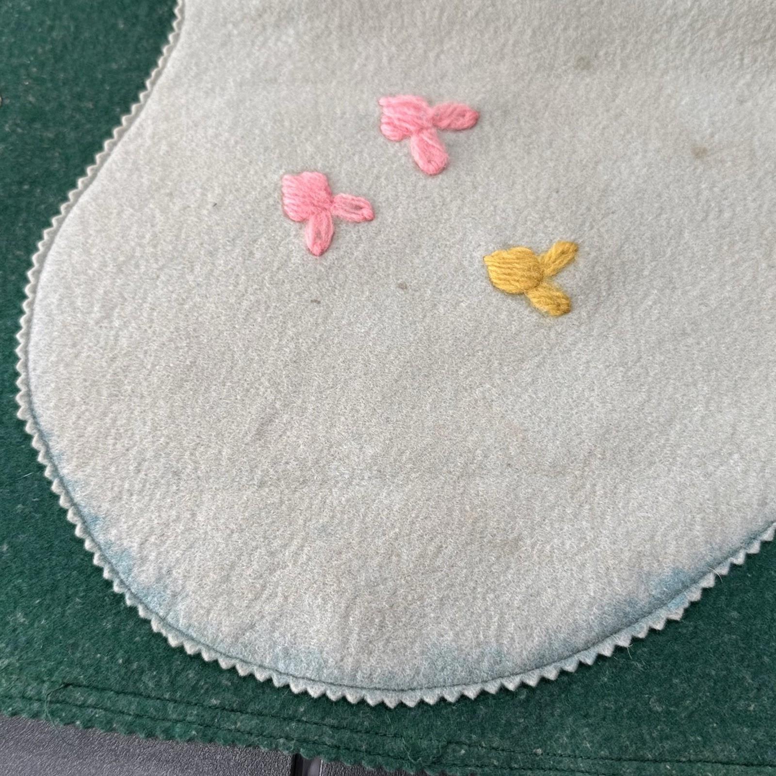 1951 Felt Play Rug Mat Ladies Home Journal Sewn Kit Green Road BarnAirport 51 in