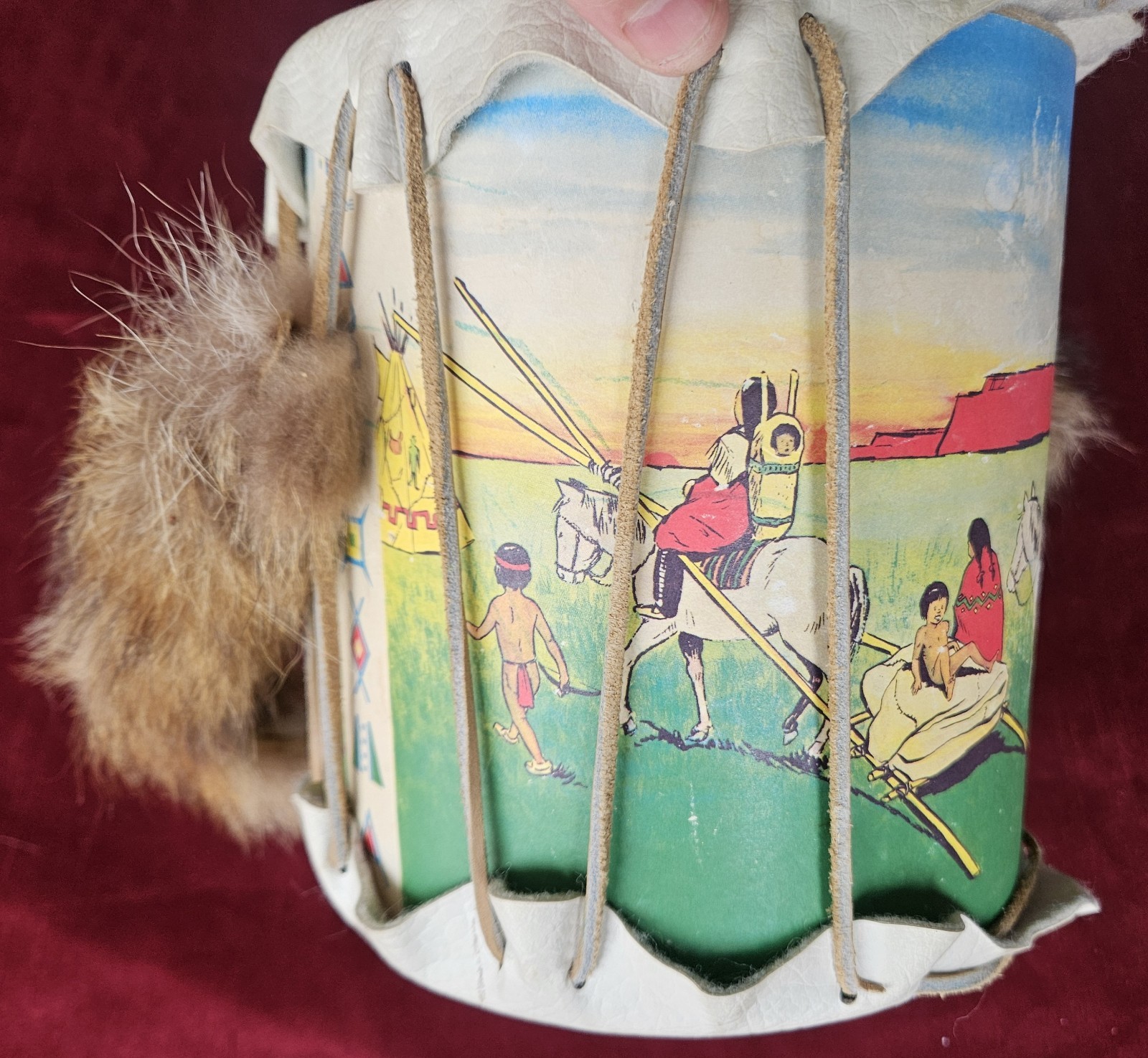 Vintage 1950s Canada Souvenir Drum Raccoon Tails Native American Scenery RARE!🪘