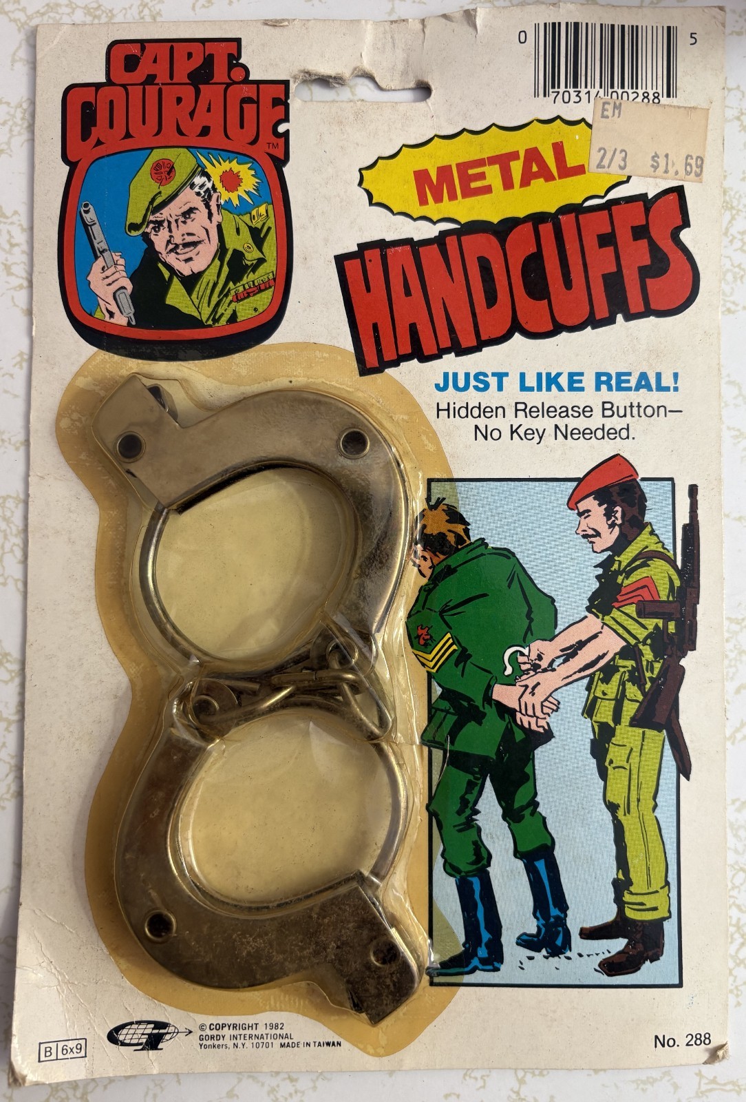 1982 Capt. Courage metal handcuffs Gordy International 288 sealed New/Old stock