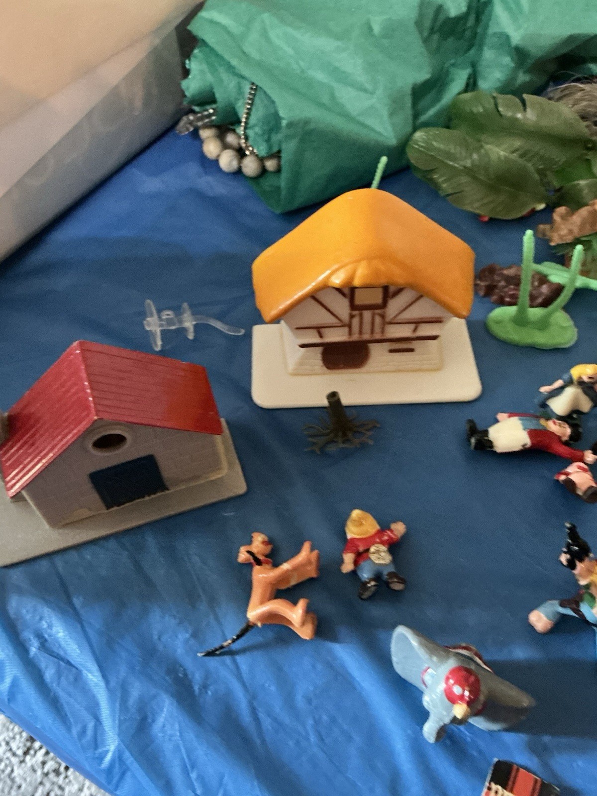 Walt Disney’s See & Play Disney Castle W/ Disneykins And Accessories (1960) Used