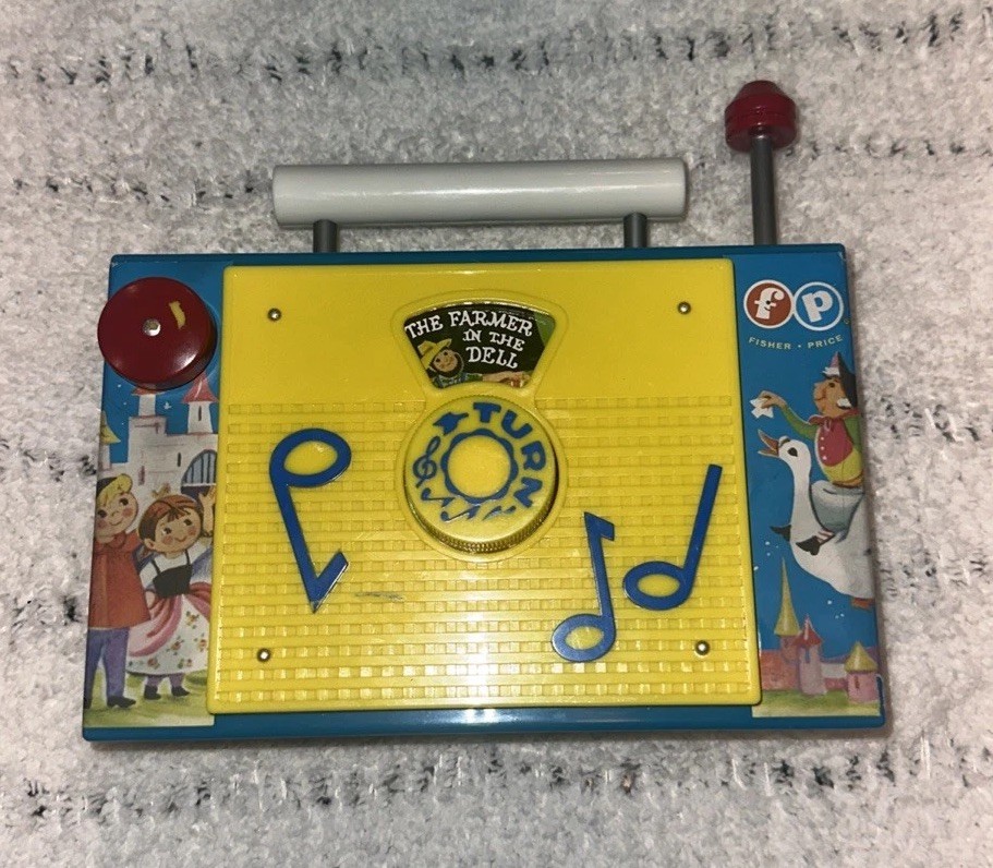 Fisher Price TV Radio Wind Up Musical Toy Farmer In The Dell Works TESTED !!